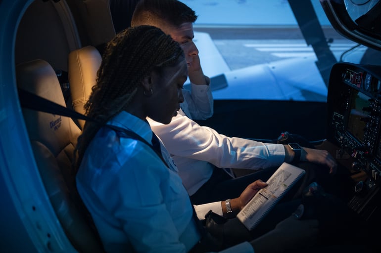 CESDA pilotos avión en cabina