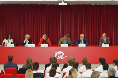 Mesa de conferenciants