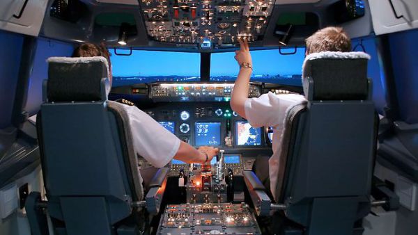 "CESDA, Piloto aviación comercial, Escuela de pilotos, Trabajo en el sector aeronáutico"